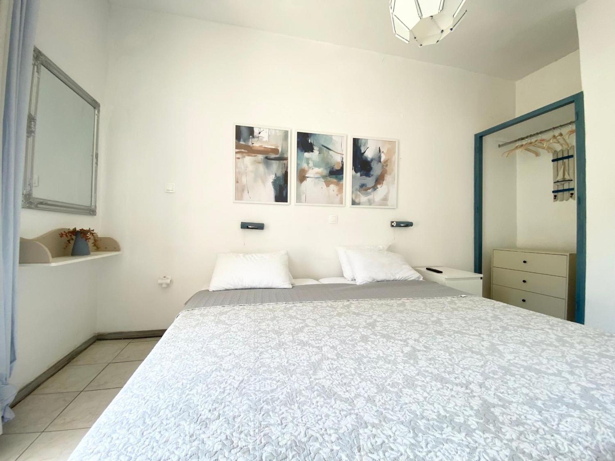 Navy With Mountain View &private Parking Apartment
