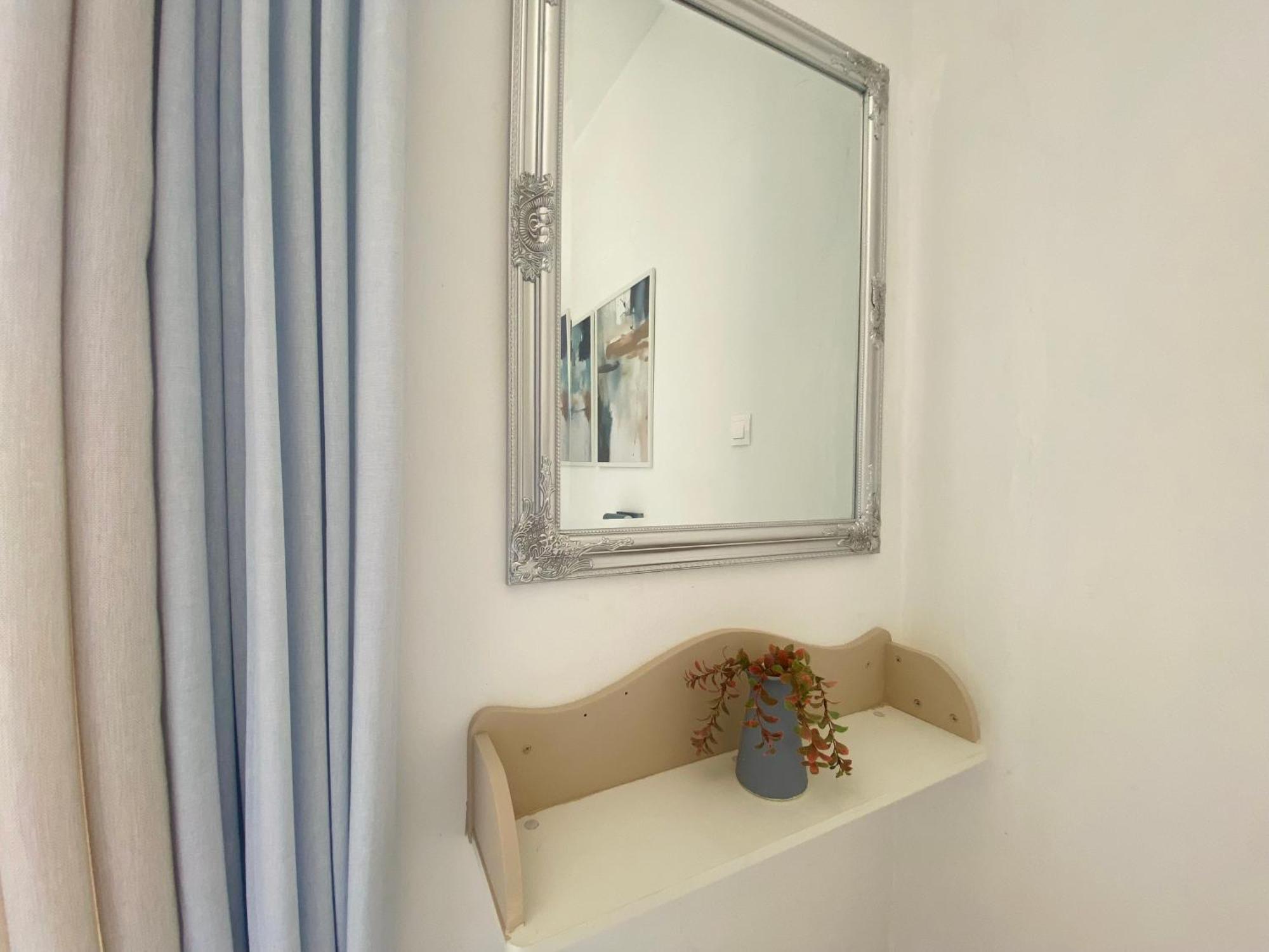 Apartment Navy With Mountain View &private Parking