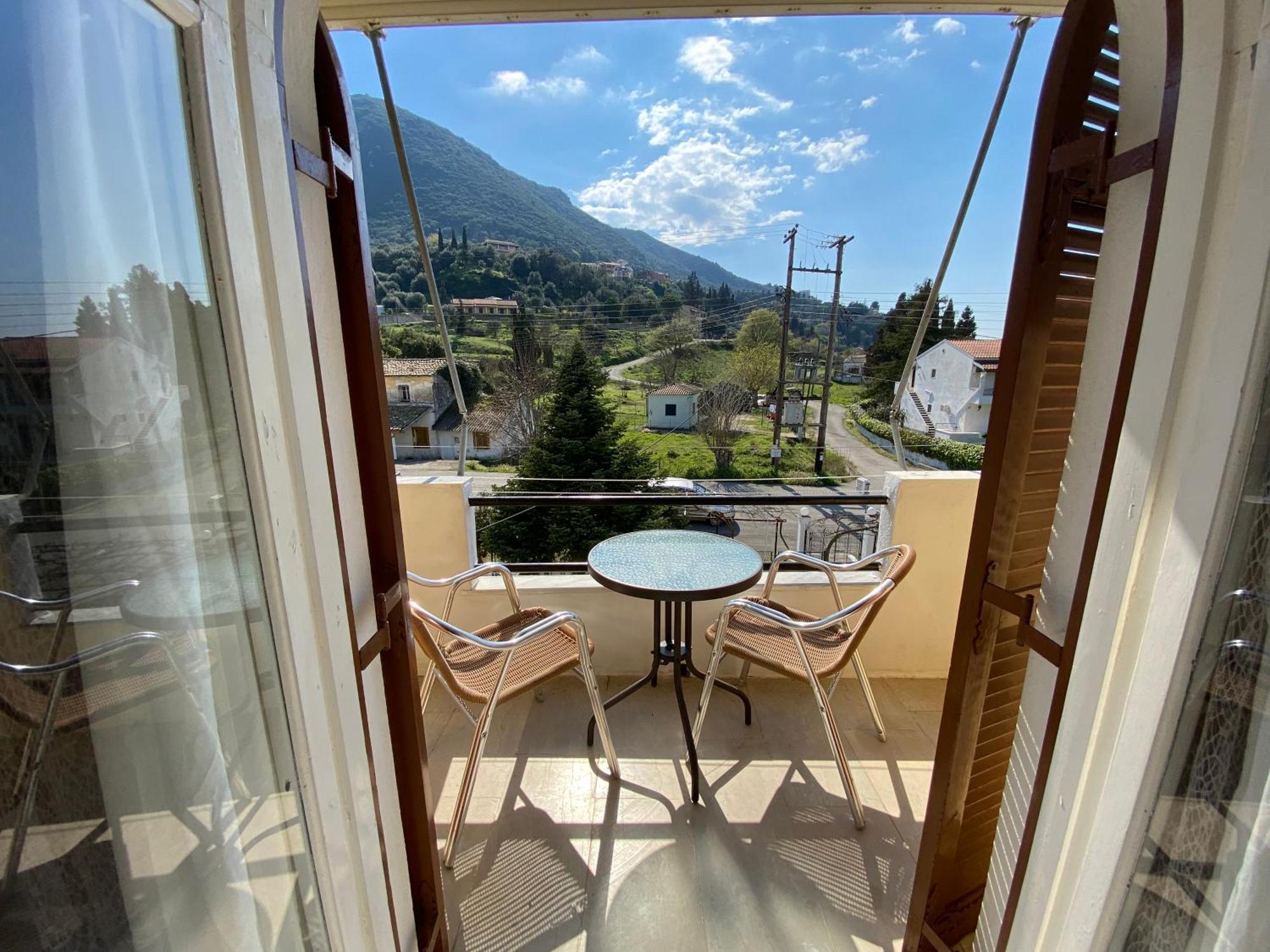 Navy With Mountain View &private Parking